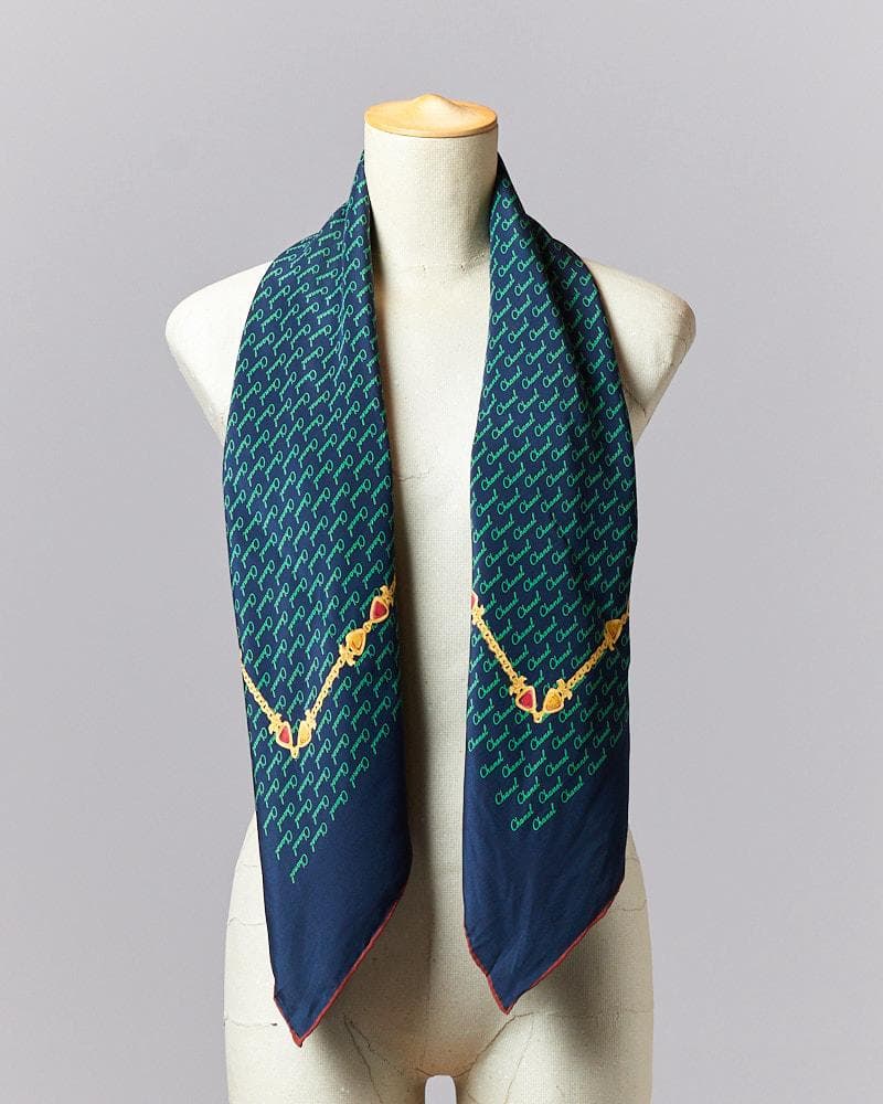 【86cm×85cm】CHANEL グリポア柄 タグ付 シルクスカーフ Scarves – KASAMO