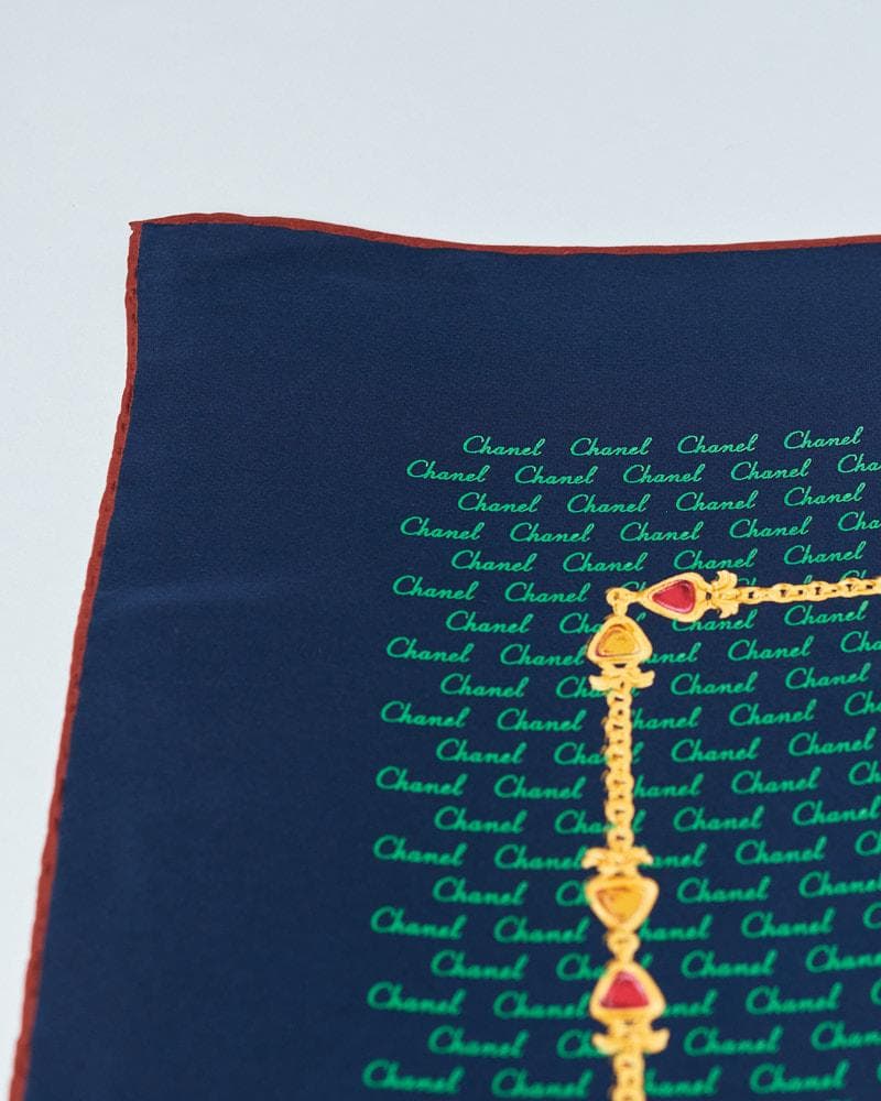 【86cm×85cm】CHANEL グリポア柄 タグ付 シルクスカーフ