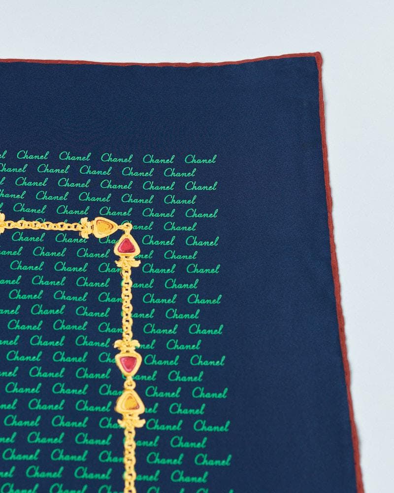 【86cm×85cm】CHANEL グリポア柄 タグ付 シルクスカーフ