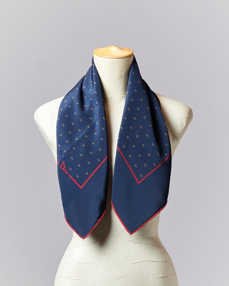 【67cm×65cm】Christian Dior シルクスカーフ