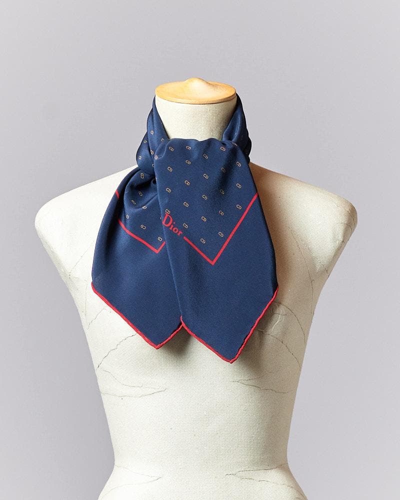 【67cm×65cm】Christian Dior シルクスカーフ