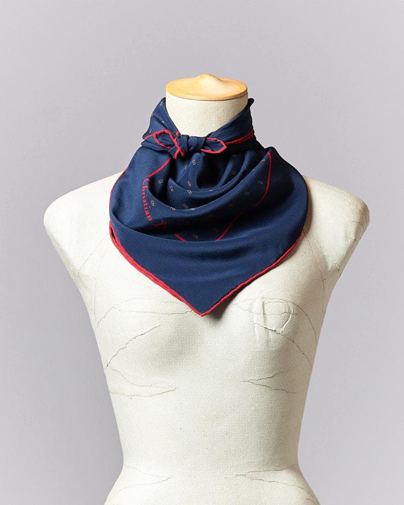 【67cm×65cm】Christian Dior シルクスカーフ