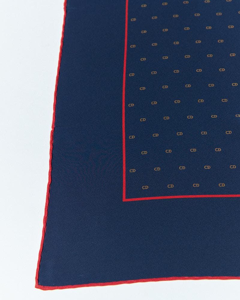 【67cm×65cm】Christian Dior シルクスカーフ