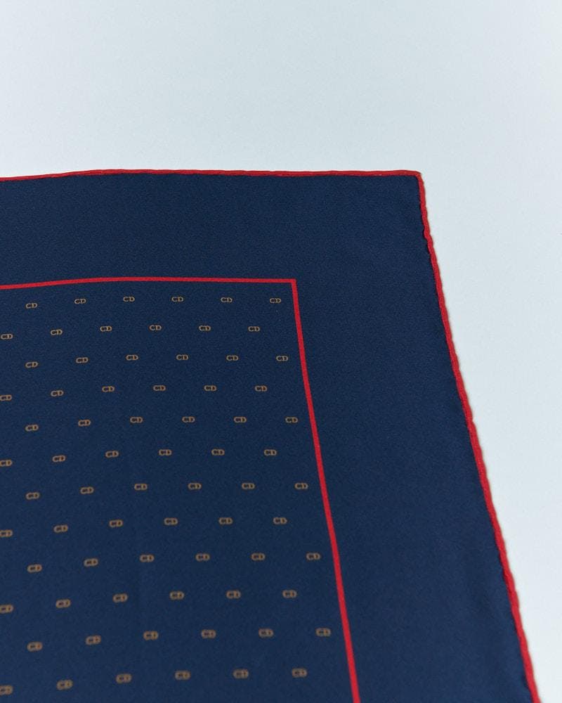 【67cm×65cm】Christian Dior シルクスカーフ