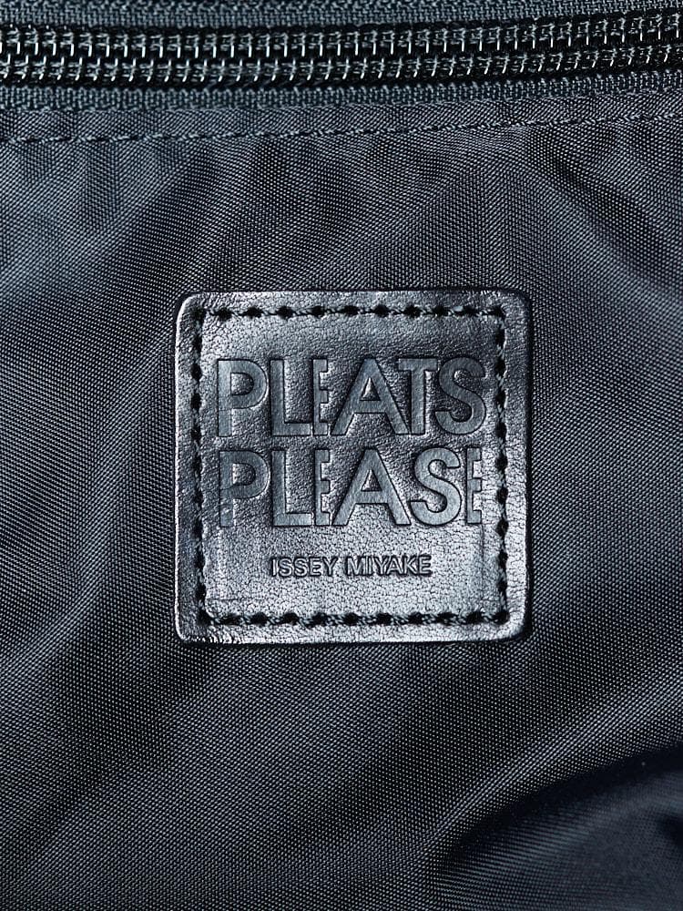 【H30W25マチ&ジッパー付】PLEATS PLEASE トートバッグ