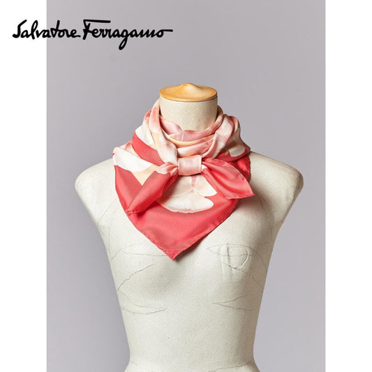 【88cm×87cm】Salvatore Ferragamoシルクスカーフ