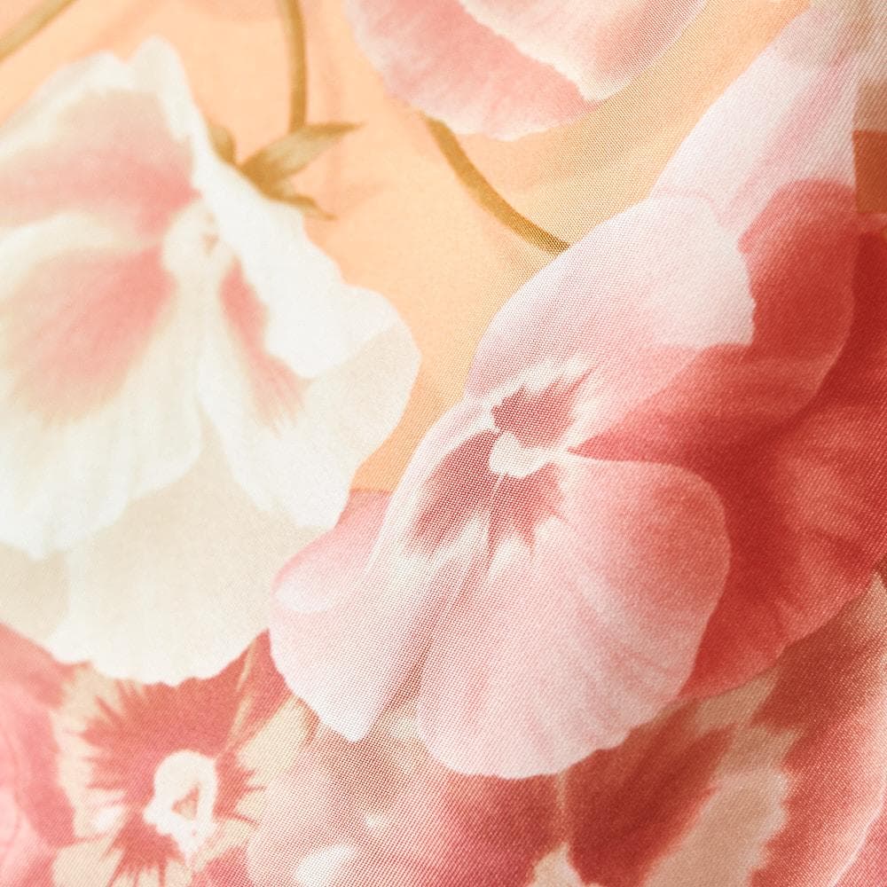 【88cm×87cm】Salvatore Ferragamoシルクスカーフ