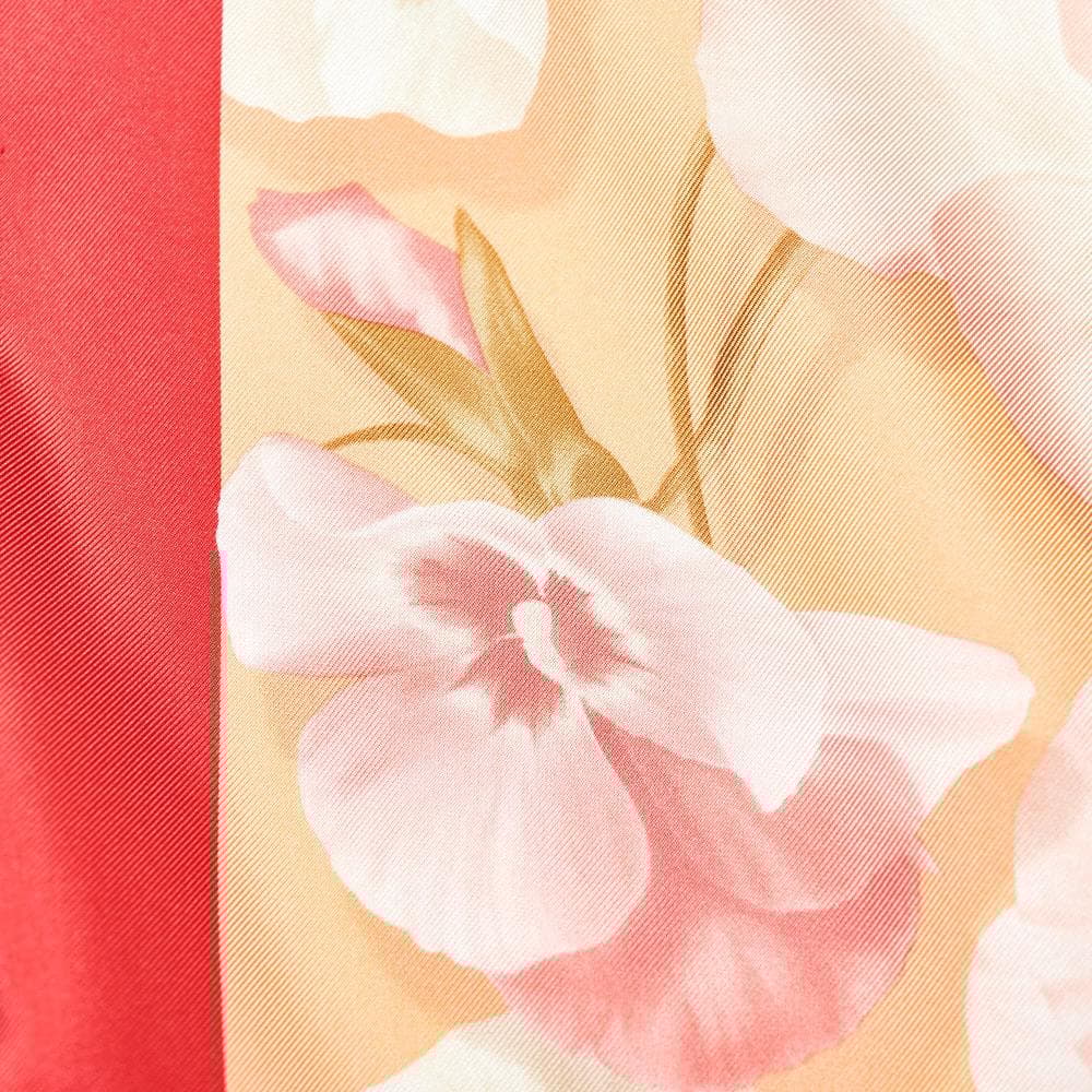 【88cm×87cm】Salvatore Ferragamoシルクスカーフ