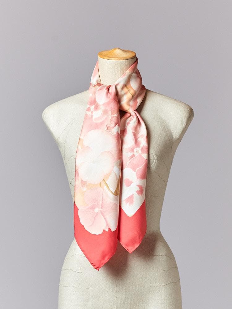 【88cm×87cm】Salvatore Ferragamoシルクスカーフ