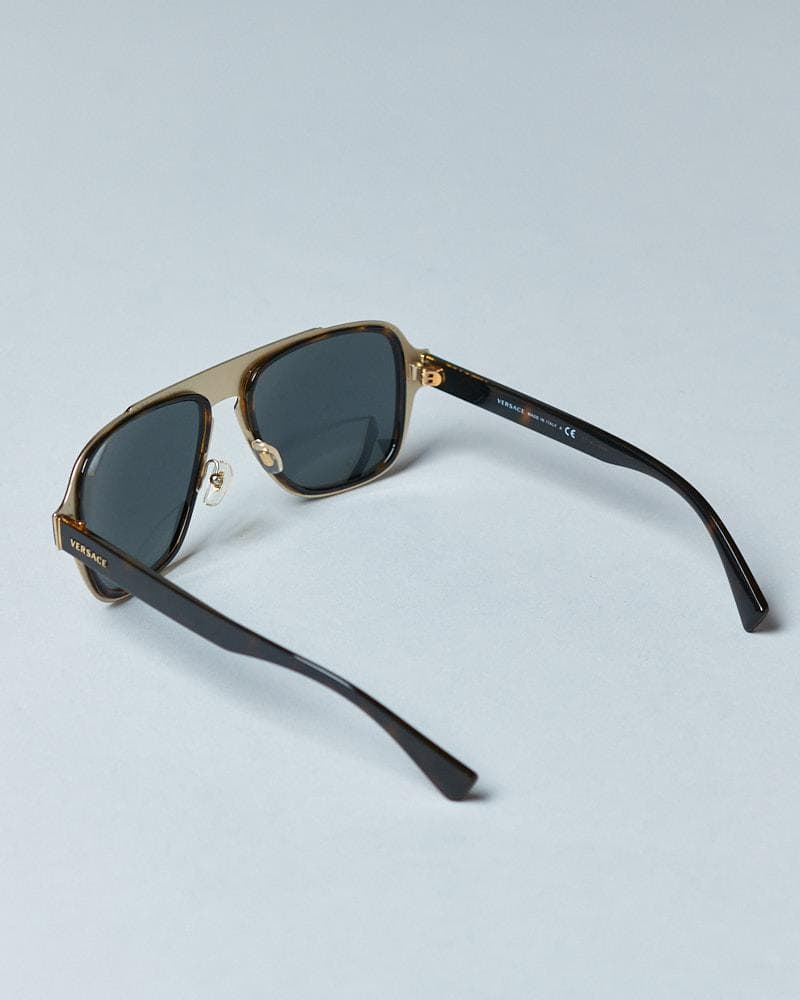 【56-18 145】ケース付 VERSACE ベッコウ 度なしサングラス