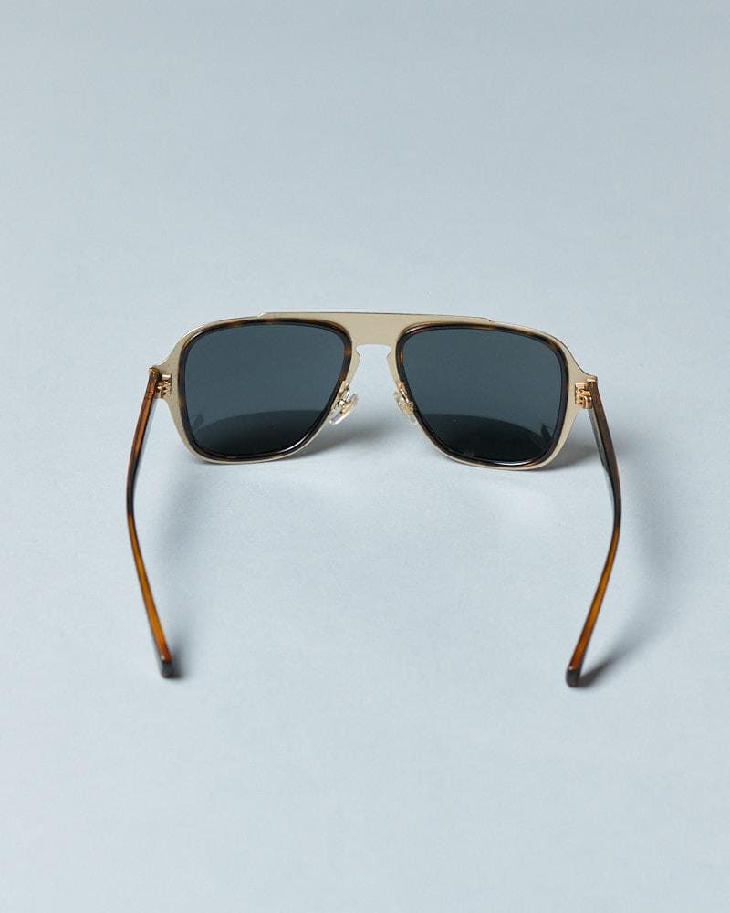 【56-18 145】ケース付 VERSACE ベッコウ 度なしサングラス