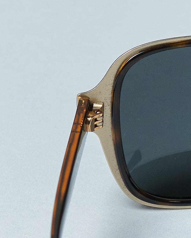 【56-18 145】ケース付 VERSACE ベッコウ 度なしサングラス